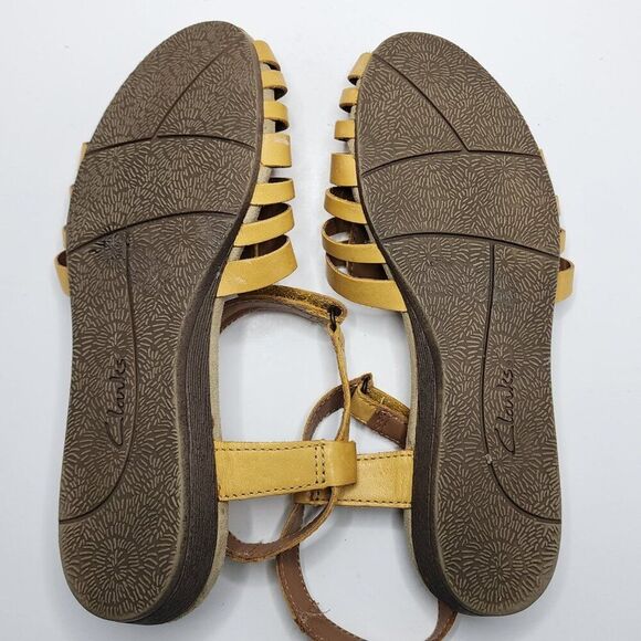 Clarks Leather Woven Sandals | Yellow, Low Heel, Velcro Strap, Cushion | 6 Wide - Picture 6 of 7